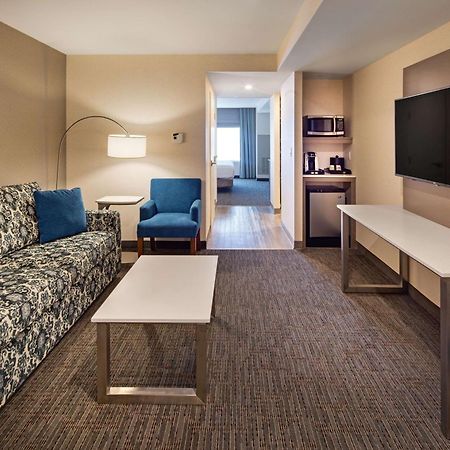 Hilton Garden Inn Toronto-Оуквил Екстериор снимка