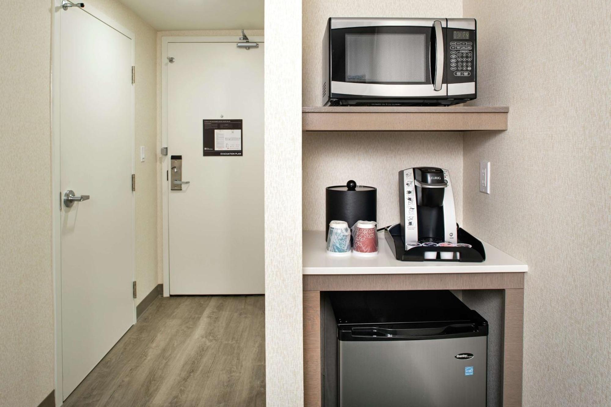 Hilton Garden Inn Toronto-Оуквил Екстериор снимка