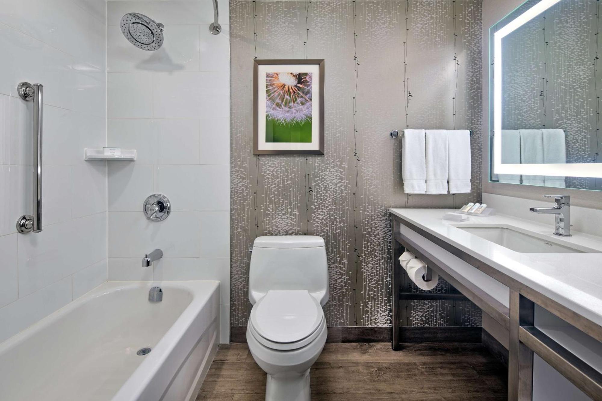Hilton Garden Inn Toronto-Оуквил Екстериор снимка