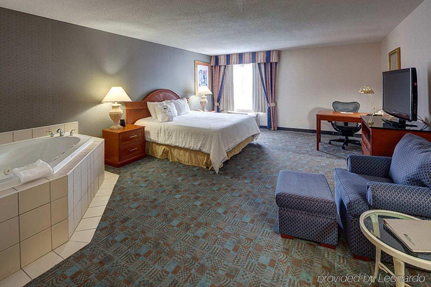 Hilton Garden Inn Toronto-Оуквил Екстериор снимка