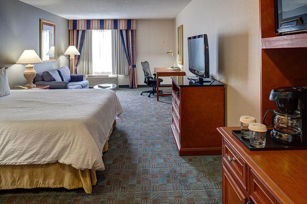Hilton Garden Inn Toronto-Оуквил Екстериор снимка