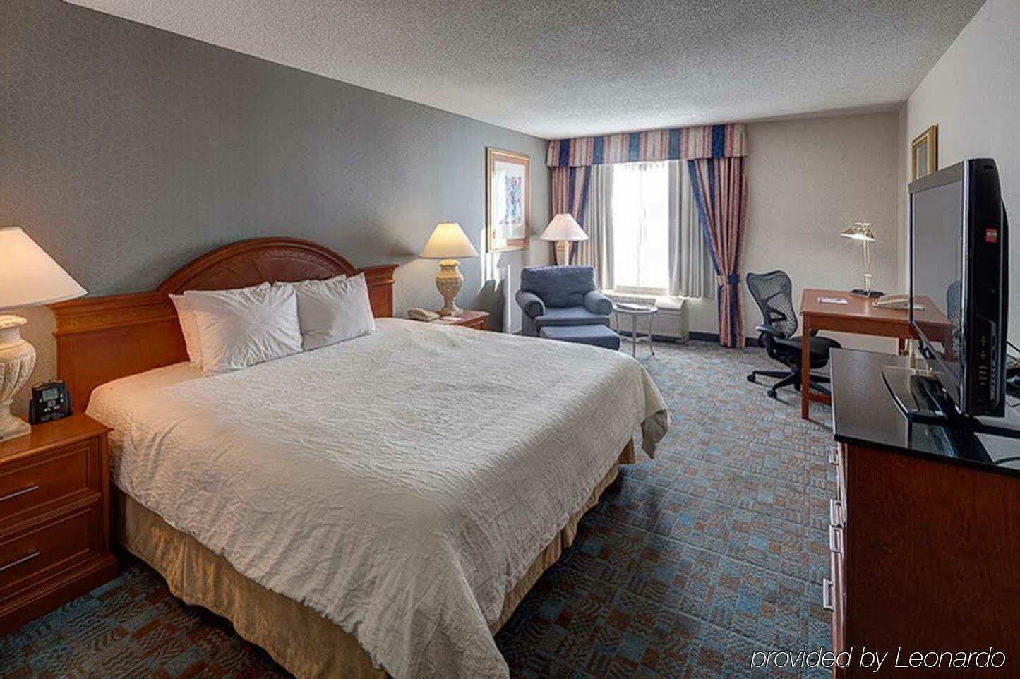 Hilton Garden Inn Toronto-Оуквил Екстериор снимка